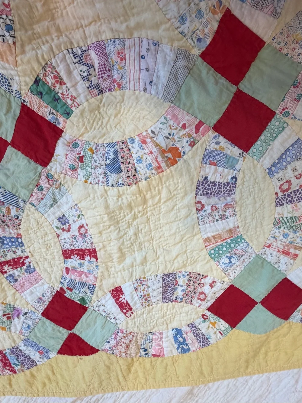 Yellow Double Wedding Ring Patchwork Quilt